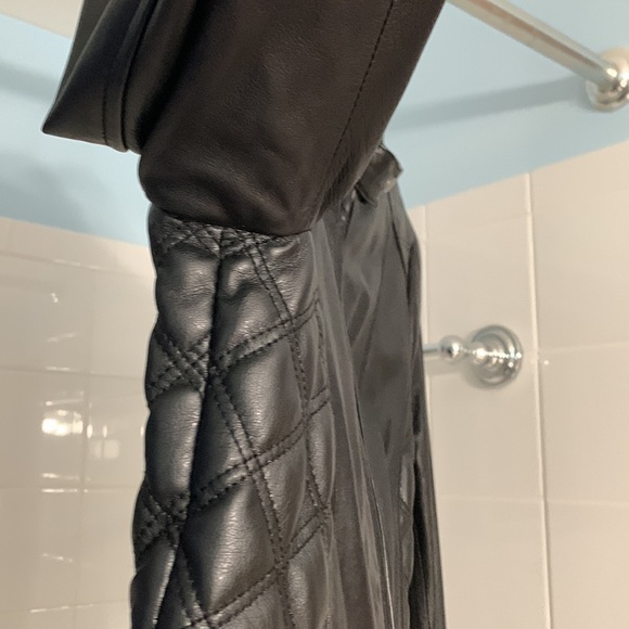 Banana Republic women’s leather jacket in Medium - Picture 7 of 17